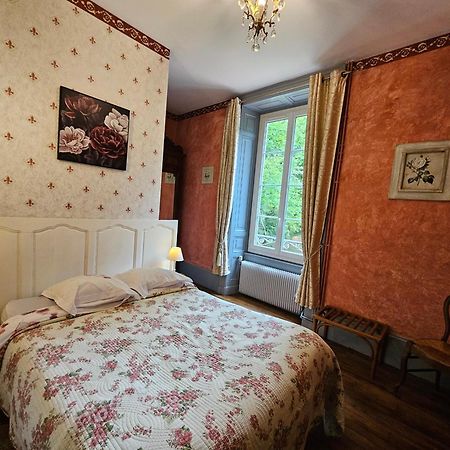 Château de MontSablé Lezoux Extérieur photo