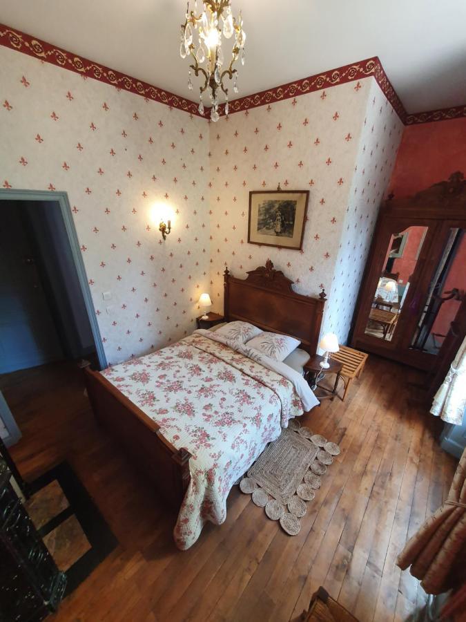 Château de MontSablé Lezoux Extérieur photo