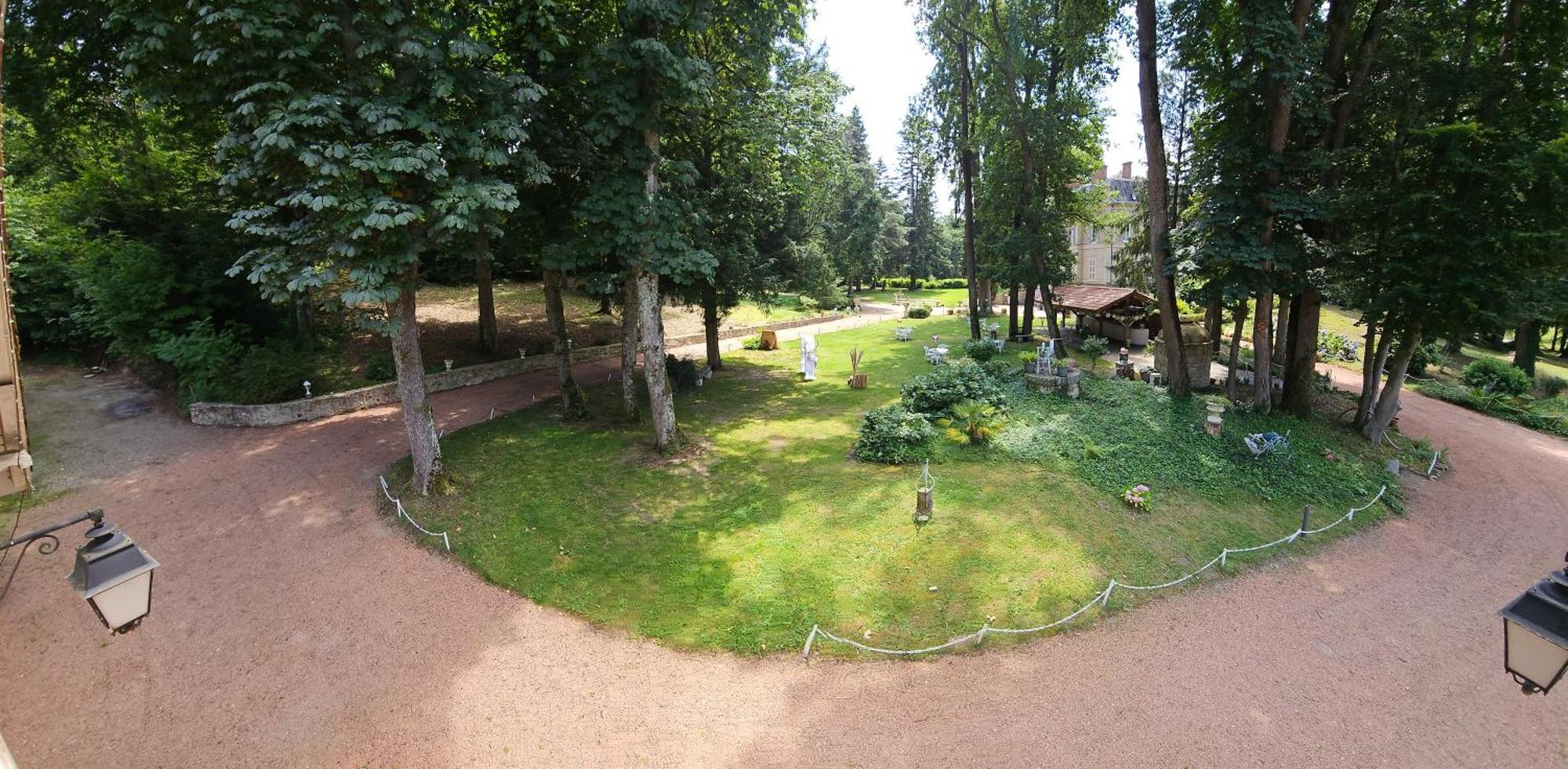 Château de MontSablé Lezoux Extérieur photo