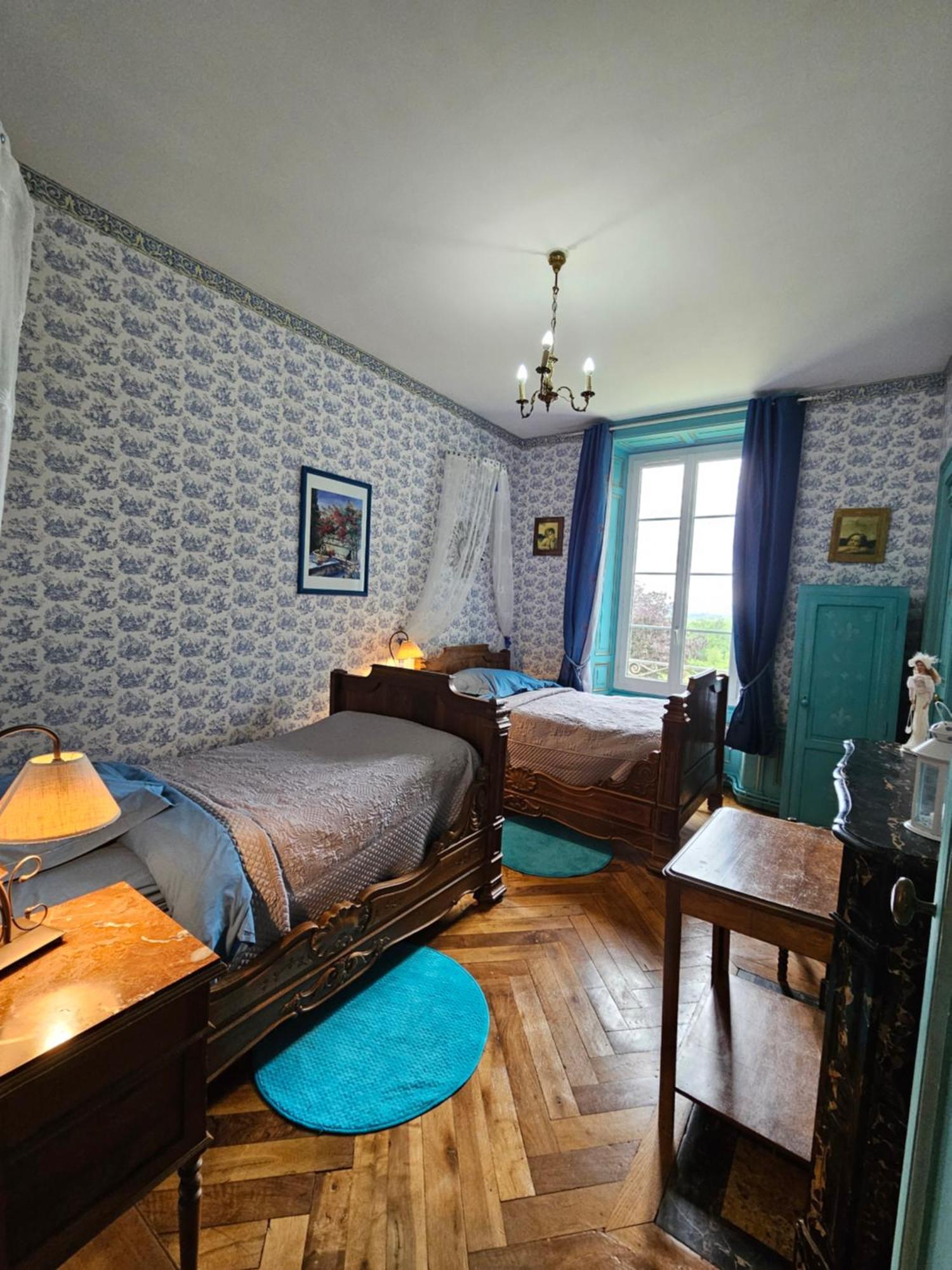 Château de MontSablé Lezoux Extérieur photo