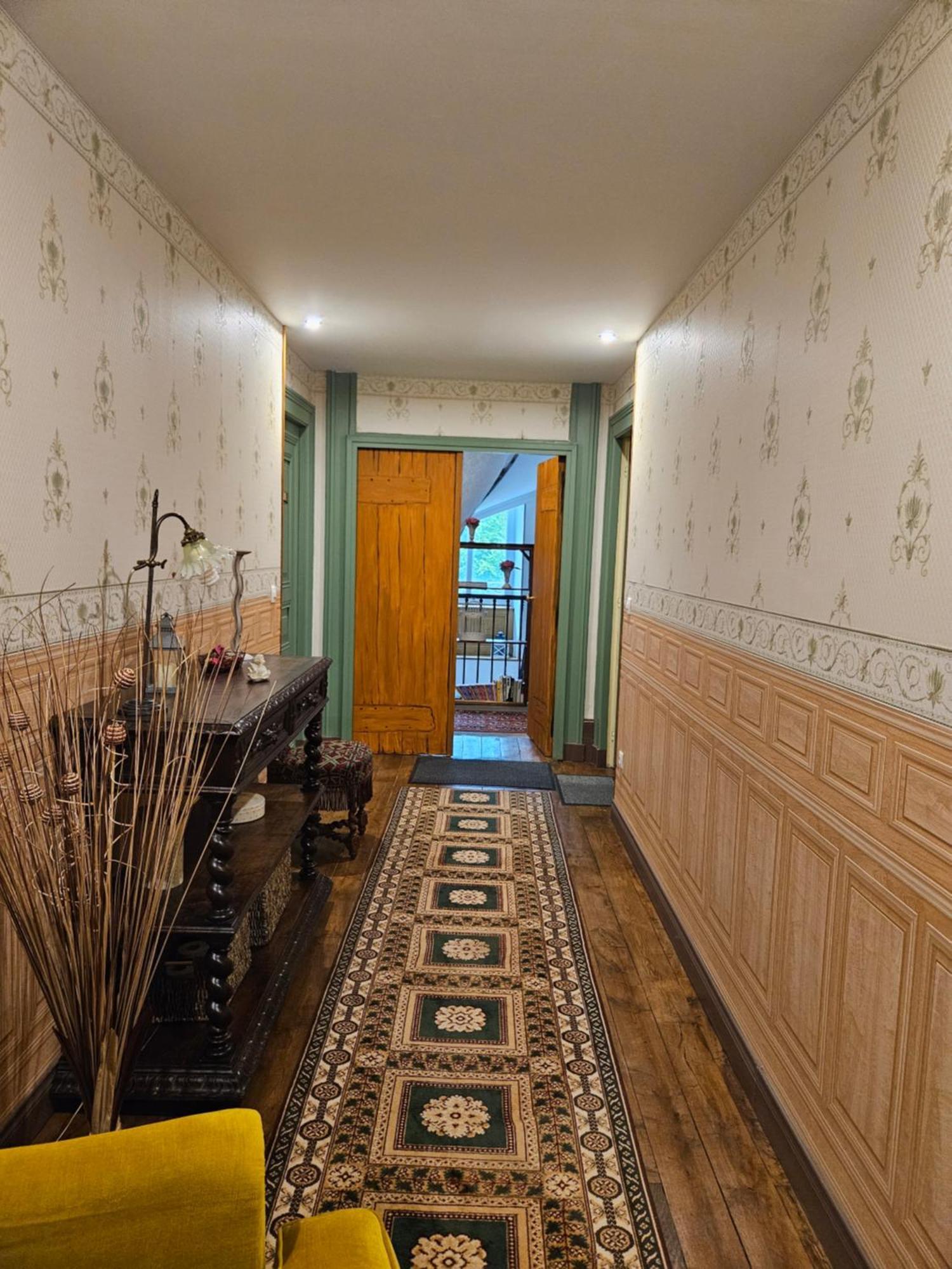 Château de MontSablé Lezoux Extérieur photo