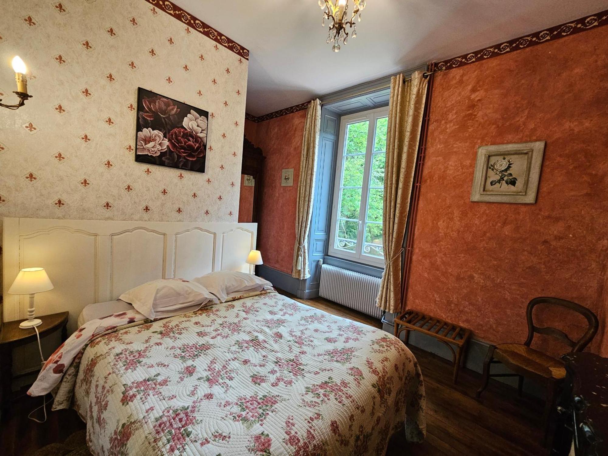 Château de MontSablé Lezoux Extérieur photo